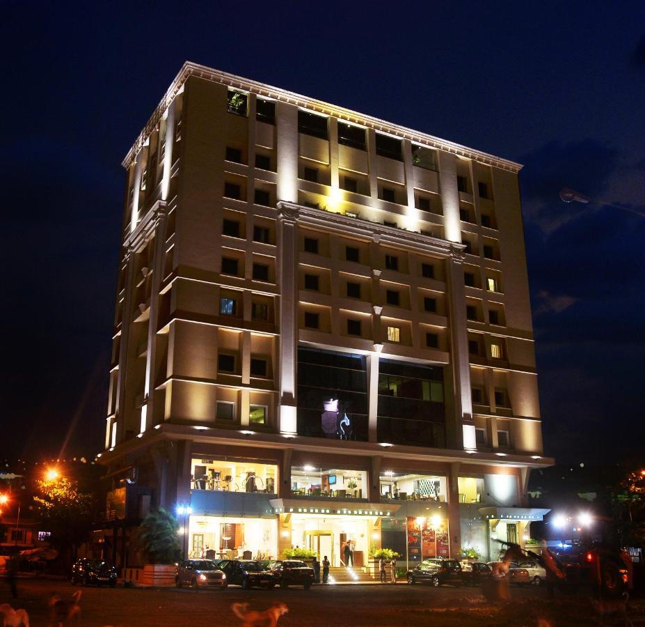 De Sovrani Hotel Calcutta Buitenkant foto