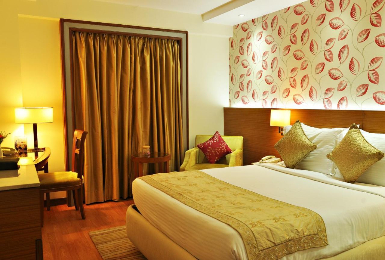 De Sovrani Hotel Calcutta Buitenkant foto