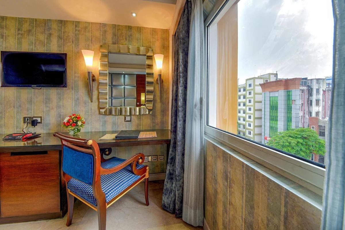 De Sovrani Hotel Calcutta Buitenkant foto