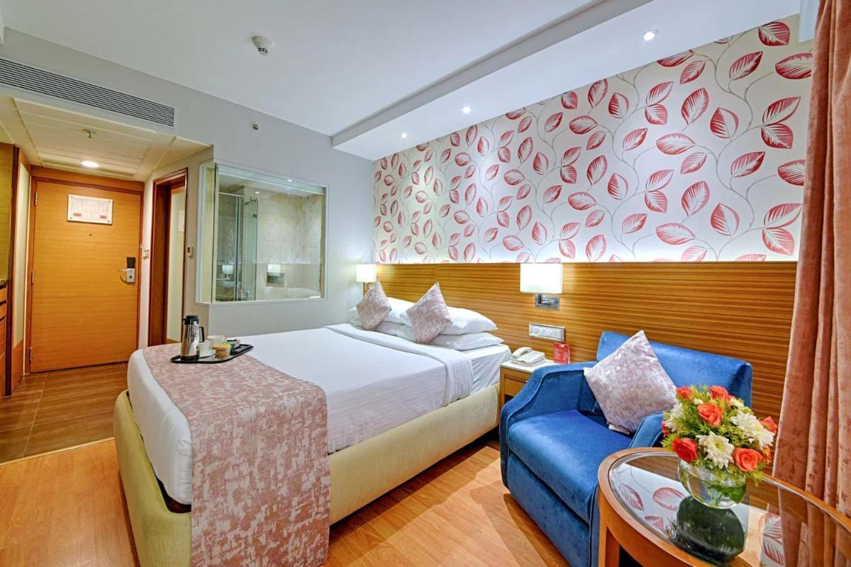 De Sovrani Hotel Calcutta Buitenkant foto